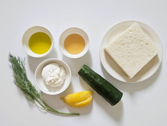 오이 샌드위치 재료. 사진 신혜원