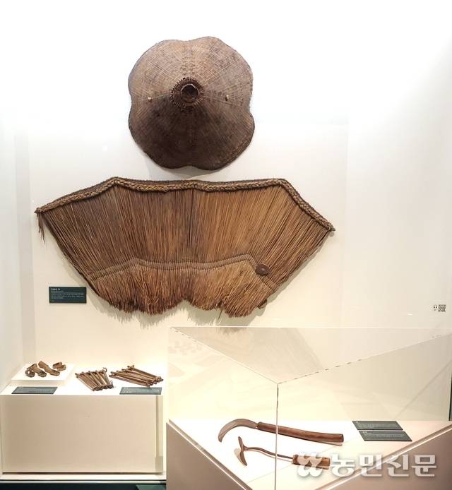 기획전에선 사계절별로 주로 쓰이는 농기구를 만날 수 있다. ‘여름’에 쓰이는 농기구들. 수원=김원철 프리랜서 기자, 국립농업박물관