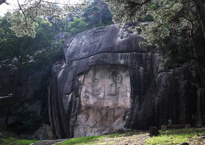 괴산 원풍리 마애불병좌상(보물).