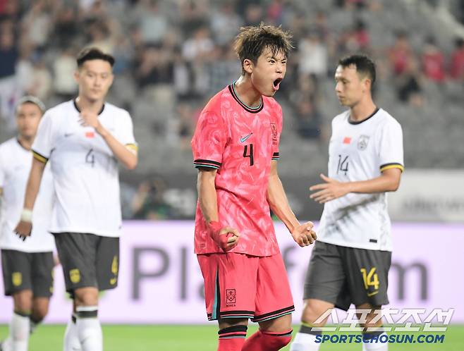 7일 축구대표팀이 용인미르스타디움에서 동아시안컵 중국과 첫 경기를 펼쳤다. 후반 팀의 3번째 골을 성공시킨 대표팀 김주성. 용인=송정헌 기자songs@sportschosun.com/2025.07.07/
