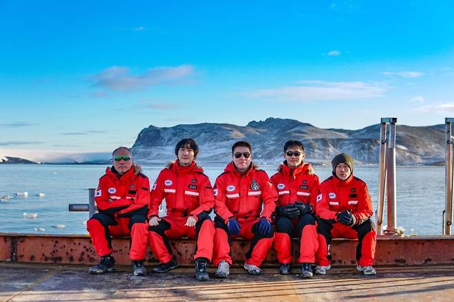 ▲총무반 단체사진(왼쪽부터 장재원, 황의현, 김원준, 방성규, 이희영)