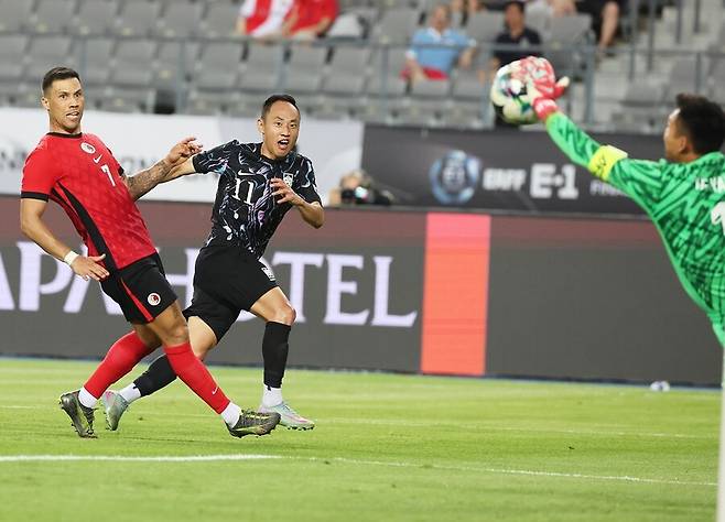 ▲ 11일 오후 용인미르스타디움에서 대한민국과 홍콩의 2025 동아시안컵 2차전이 열렸다. 강상윤과 이호재의 A매치 데뷔골을 앞세운 한국이 2-0으로 홍콩을 꺾고 2연승을 달렸다. 문선민은 이호재의 골을 어시스트하며 또 다른 인상을 남겼다. ⓒ연합뉴스