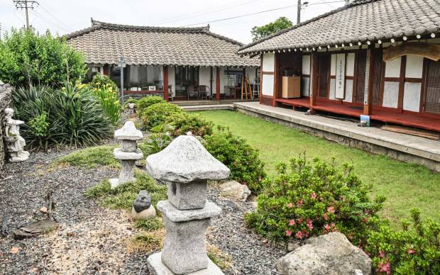 완도군 고군면에 위치한 성백미술관은 완도지역 유일한 사립미술관이다.