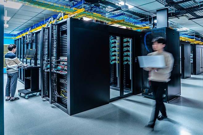 A.X 4.0의 대규모 학습(Continual Pre-Training, CPT)을 진행한 SK텔레콤 자체 구축 슈퍼컴퓨터 ‘타이탄’ⓒSK텔레콤