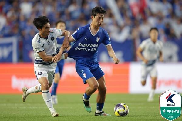 이강한(왼쪽, 충북청주FC), 김지현(수원삼성). 한국프로축구연맹 제공