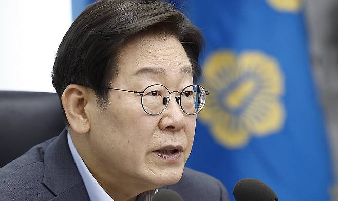 이재명 대통령이 10일 서울 용산 대통령실 청사에서 열린 3차 수석·보좌관 회의에서 발언하고 있다. 대통령실통신사진기자단