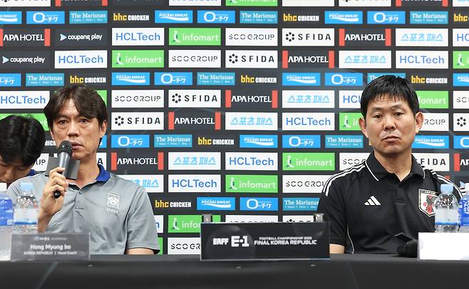 6일 경기도 용인미르스타디움에서 열린 2025년 동아시아축구연맹(EAFF) E-1 챔피언십(동아시안컵) 공식 기자회견에서 한국 홍명보 감독이 취재진 질문에 답하고 있다. 연합뉴스