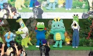 K-공룡 축하 퍼레이드에 참석한 공룡 캐릭터들. 더쿠 홈페이지 캡처