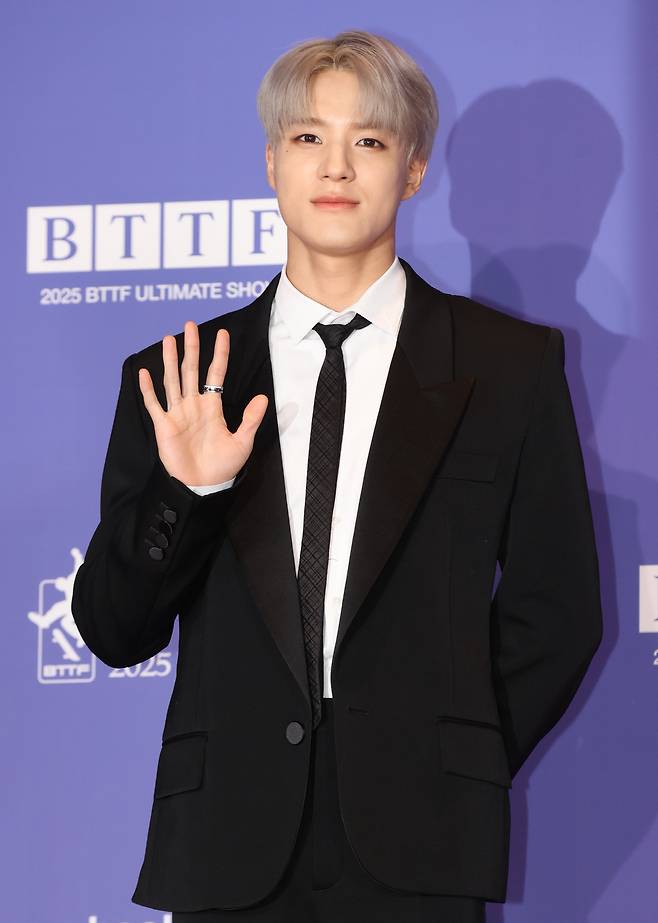 포즈 취하는 제노
(서울=연합뉴스) 이재희 기자 = 그룹 엔시티 드림(NCT DREAM)의 제노가 14일 서울 송파구 롯데시네마 월드타워점에서 열린 다섯 번째 앨범 '고 백 투 더 퓨쳐' 제작 발표회에 참석, 포즈를 취하고 있다. 2025.7.14
scape@yna.co.kr
(끝)
<저작권자(c) 연합뉴스, 무단 전재-재배포, AI 학습 및 활용 금지>