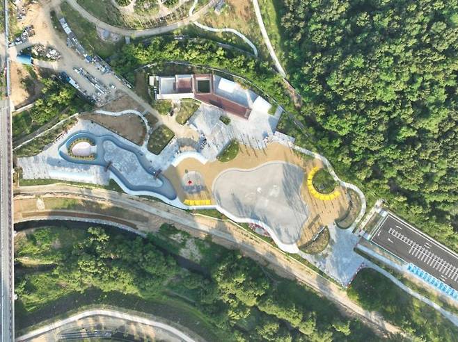 화성 동탄1신도시 문화공원1호 부지에 1만9000㎡ 규모로 조성된 '동탄 패밀리풀' 전경. 오는 19일부터 시민에게 무료 개방된다. 화성시 제공