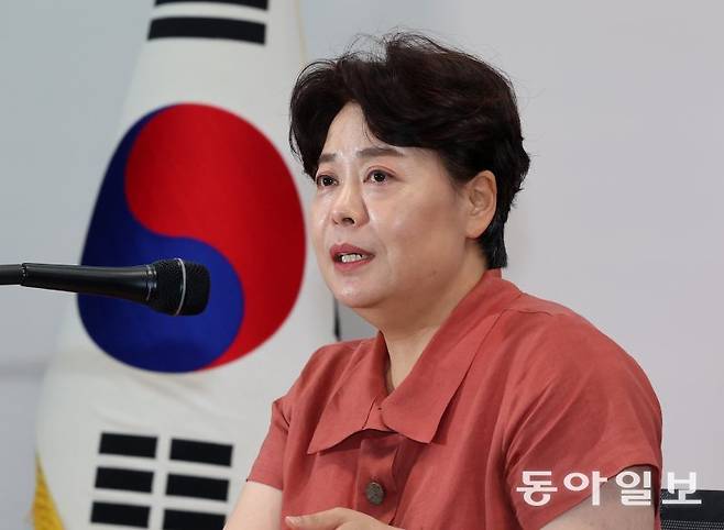 국민의힘 윤희숙 혁신위원장이 13일 오후 서울 영등포구 국민의힘 당사에서 기자간담회를 열고 있다. 장승윤 기자 tomato99@donga.com