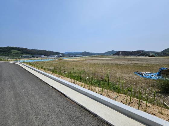 7일 방문한 경북 포항시 남구 블루밸리국가산업단지 전경. 현재 조성 중인 2단계 부지는 올해가 준공 기한이었지만 현재 터닦기만 진행되고 있다. 김효성 기자