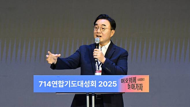 안광복 청주상당교회 목사가 14일 '714연합기도대성회'에서 메시지를 전하고 있다. 신석현 포토그래퍼