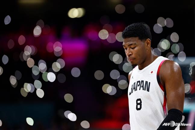 2024 파리 올림픽에 나섰던 하치무라가 아쉬워하고 있다. /AFPBBNews=뉴스1