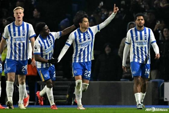 미토마 가오루(22번)가 득점 후 세리머니하고 있다. /AFPBBNews=뉴스1