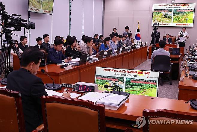 김기현 의원 질의 경청하는 정동영 통일부 장관 후보자 (서울=연합뉴스) 김주형 기자 = 정동영 통일부 장관 후보자가 14일 국회 외교통일위원회에서 열린 인사청문회에 출석해 국민의힘 김기현 의원의 질의를 경청하고 있다. 2025.7.14 kjhpress@yna.co.kr