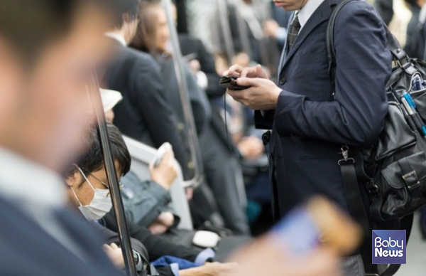 통근시간이 60분 이하일 경우, 출산율과 혼인율이 증가하고, 60분을 초과하면 감소한다는 분석이 나왔다. ⓒ베이비뉴스