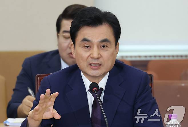 안규백 국방부 장관 후보자가 15일 오전 서울 여의도 국회 국방위원회 전체회의장에서 열린 인사청문회에 출석해 의원 질의에 답하고 있다. 2025.7.15/뉴스1 ⓒ News1 이광호 기자