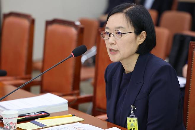 한성숙 중소벤처기업부 장관 후보자가 15일 국회 산업통산자원중소벤처기업위원회에서 열린 인사청문회에 출석해 의원 질의에 답하고 있다. 뉴스1