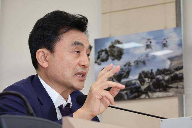 안규백 국방부 장관 후보자가 15일 서울 여의도 국회 국방위원회에서 열린 인사청문회에서 의원 질의에 답변하고 있다. 연합뉴스