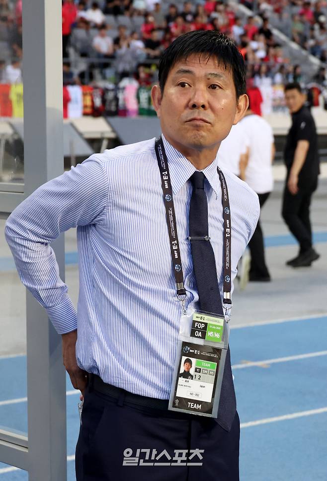 2025 동아시아축구연맹(EAFF) E-1 챔피언십(동아시안컵) 대한민국과 일본의 경기가 15일 오후 경기도 용인 미르스타디움에서 열렸다. 모리야스 일본 감독이 경기 전 벤치에 서 있다.용인=김민규 기자 mgkim1@edaily.co.kr /2025.07.15/