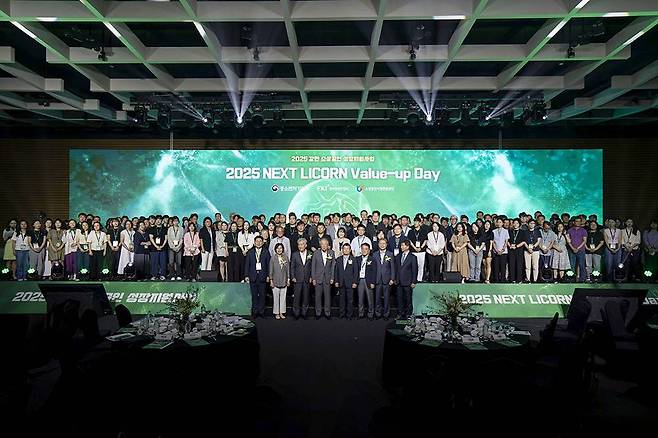 2025 강한 소상공인 밸류업 데이 단체 사진 / 출처=IT동아