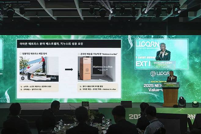 이윤재 지앤지스쿨 이사장 겸 지누스 창업자가 지누스의 미국 시장 진출 배경에 대해 설명하고 있다 / 출처=IT동아