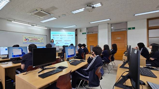 지난 4일 서울 광진구 광남중학교에서 방송통신위원회와 한국지능정보사회진흥원(NIA) 주관으로 진행된 디지털 윤리 교육 현장 / 사진=황국상 기자