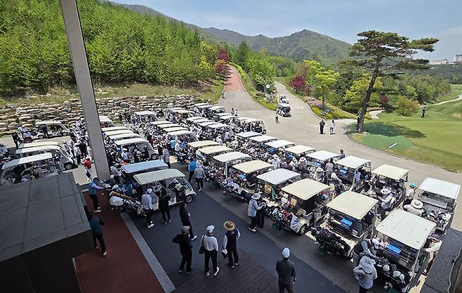 오투리조트CC에서 라운딩을 준비하고 있는 골퍼들 모습.(사진=오투리조트 제공) *재판매 및 DB 금지