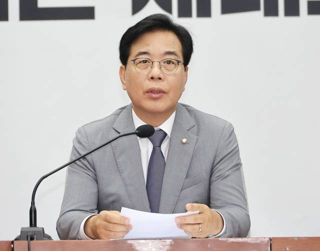 ▲국민의힘 송언석 비상대책위원장 겸 원내대표가 15일 국회에서 열린 원내대책회의에서 발언하고 있다. ⓒ연합뉴스