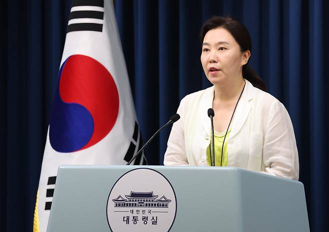 강유정 대변인이 15일 용산 대통령실 기자회견장에서 국무회의 관련 브리핑을 하고 있다. ⓒ연합뉴스