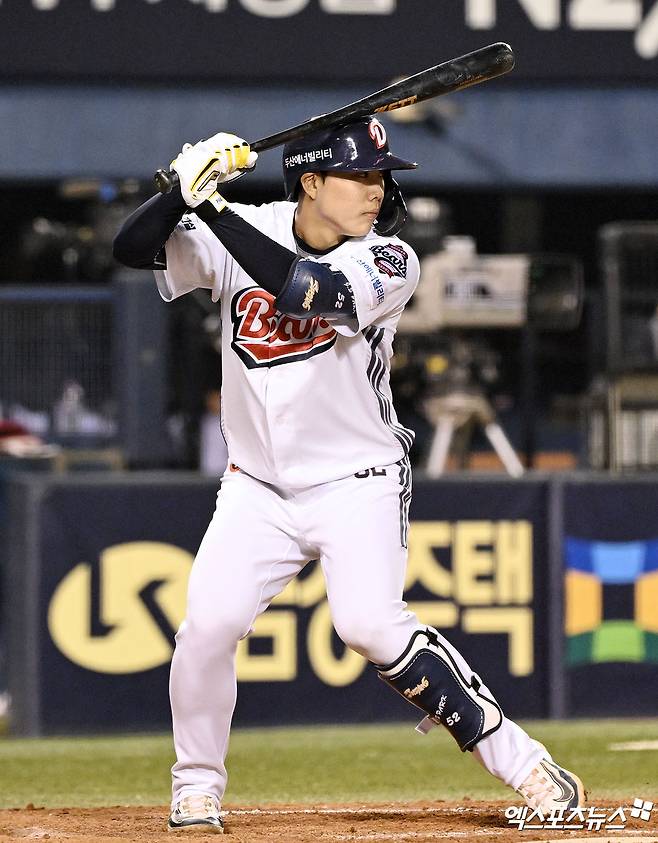 18일 오후 서울 송파구 잠실야구장에서 열린 '2025 신한 SOL Bank KBO리그' KIA 타이거즈와 두산 베어스의 경기, 8회말 1사 두산 박준순이 타격에 임하고 있다. 엑스포츠뉴스 DB