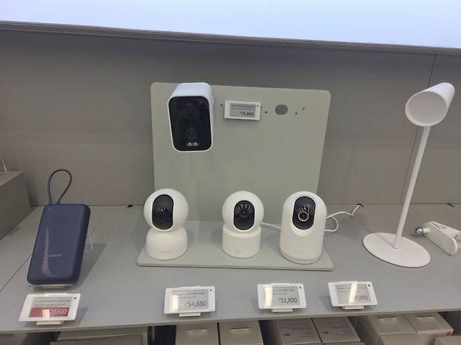 15일 오후 서울 여의도 IFC 몰에 위치한 샤오미 매장. 스마트홈캠이 진열된 모습.ⓒ임채현 기자