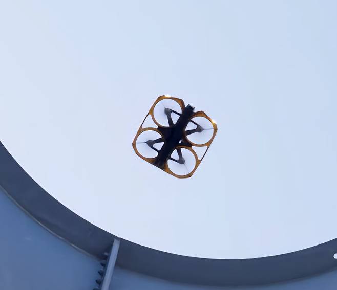 리베라웨어코리아의 드론. 사람이 들어가기에는 좁고 위험한 공간을 날아 들어가 안전성을 검사하고 실시간 화면과 데이터를 전송해 디지털 트윈을 구성한다. 리베라웨어코리아 홈페이지 캡처