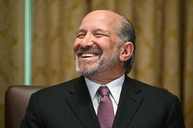 하워드 루트닉 미국 상무부 장관이 밝게 웃고 있다. AFP연합뉴스