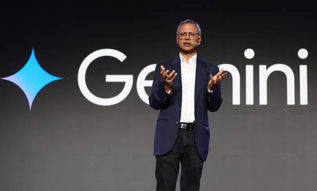 구글 마니쉬 굽타 딥마인드 시니어 디렉터가 2일 서울 강남구 조선 팰리스 호텔에서 열린 ‘구글 포 코리아’에서 ‘새로운 가능성을 여는 구글 AI’를 주제로 발언하며 구글 AI 제미나이에 대해 이야기 하고 있다.연합뉴스