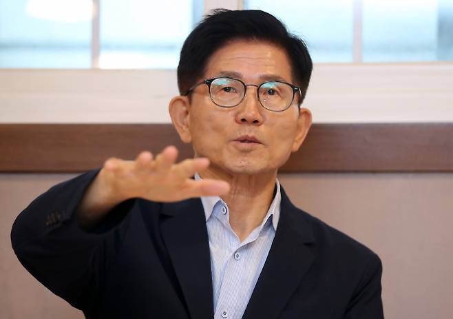 대구 찾은 김문수 전 장관 - 대선 이후 두 번째 대구를 찾은 김문수 전 고용노동부 장관이 16일 오후 대구 수성구 한 음식점에서 열린 간담회에 참석해 발언하고 있다. 2025.7.16. 뉴스1