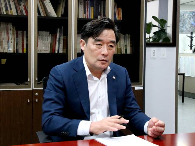 국민의힘 정동만 신임 부산시당위원장은 지난 16일 <부산일보>와 만나 “쇄신과 변화의 중심에서 준비된 인재와 공약으로 부산시민의 선택을 받겠다”고 밝혔다. 국민의힘 부산시당 제공