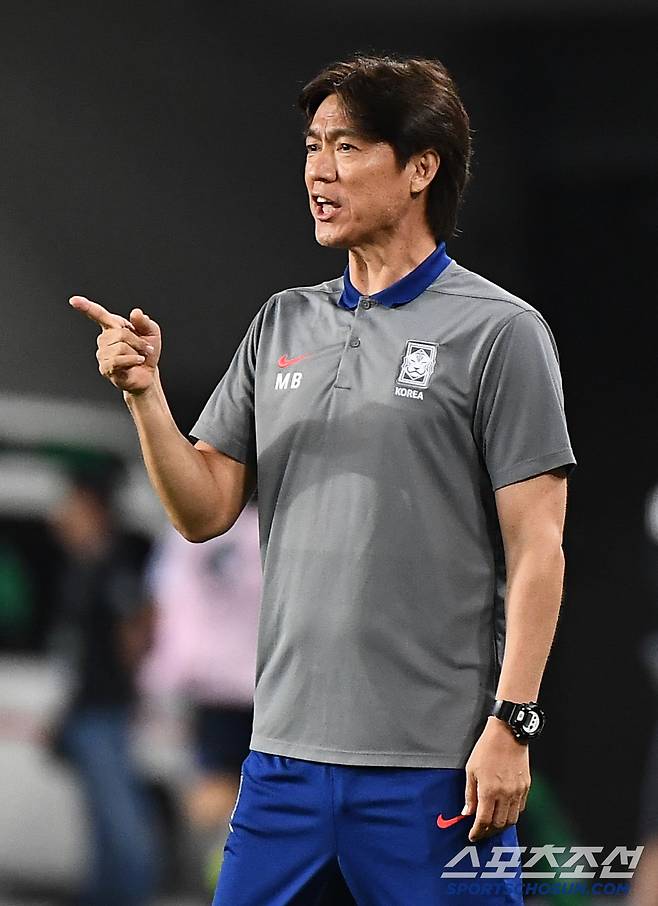 15일 오후 경기도 용인미르스타디움에서 열린 E-1 챔피언십(동아시안컵) 한국과 일본의 경기. 홍명보 감독이 선수들을 독려하고 있다. 용인=정재근 기자 cjg@sportschosun.com/2025.7.15/