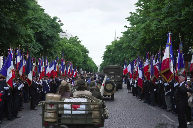 지난 5월8일 파리에서 열린 승전 기념식. AP연합뉴스