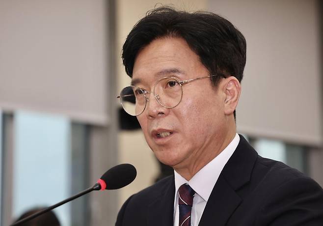 김영훈 고용노동부 장관 후보자가 16일 오전 서울 여의도 국회 환경노동위원회에서 열린 인사청문회에서 발언하고 있다. 2025.07.16. 서울=뉴시스