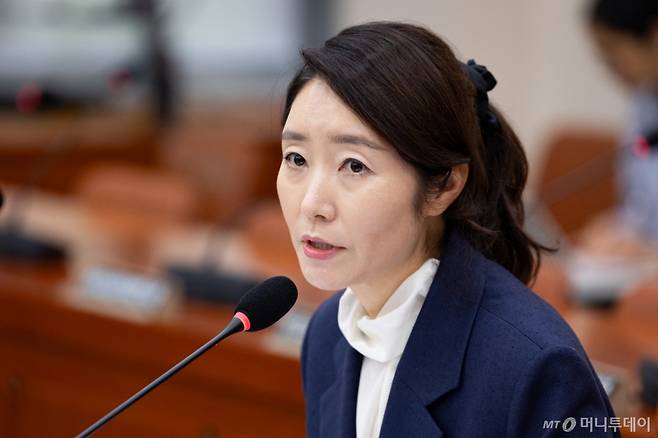 (서울=뉴스1) 유승관 기자 = 강선우 여성가족부 장관 후보자가 14일 서울 여의도 국회에서 열린 인사청문회에 출석해 의원 질의에 답하고 있다. 2025.7.14/뉴스1 Copyright (C) 뉴스1. All rights reserved. 무단 전재 및 재배포, AI학습 이용 금지. /사진=(서울=뉴스1) 유승관 기자