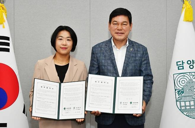담양군과 담양온관광협동조합이 협약을 체결하고 관광객 유치 이벤트에 나섰다. (담양군 제공)