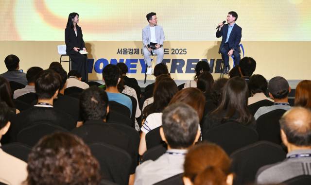 윤지영(왼쪽부터) 서울경제신문 마켓시그널부 차장과 민재기 KB증권 프라임클럽 부장, 이영곤 토스증권 리서치센터장이 16일 서울 중구 롯데호텔서울에서 열린 ‘서울경제 머니트렌드 2025’에서 ‘동학개미 vs 서학개미’를 주제로 의견을 나누고 있다. 오승현 기자 2025.07.16