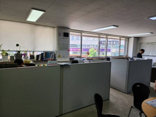 ◇채상병 특검 관계자들이 18일 동해시 천곡동 이철규 의원 동해사무소에서 압수수색을 벌이고 있다. 동해=정익기기자