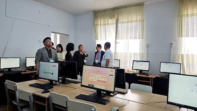 비슈케크 21번 학교의 정보화교실