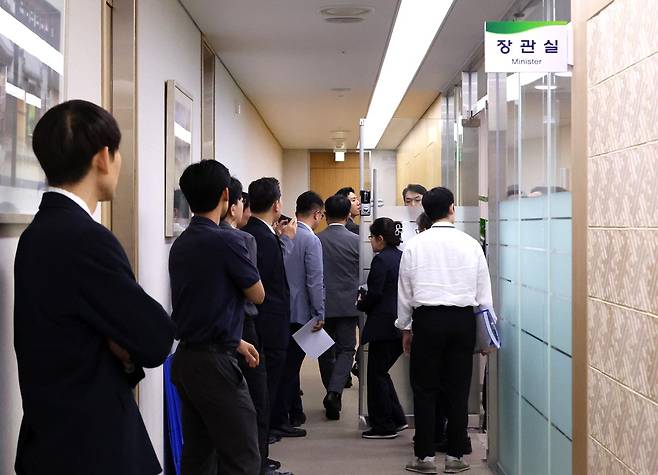 김건희 특검팀이 14일 오전 '양평고속도로 특혜 의혹' 관련 세종시 정부세종청사 국토교통부 장관실 등을 압수수색하고 있다. 사진=뉴시스