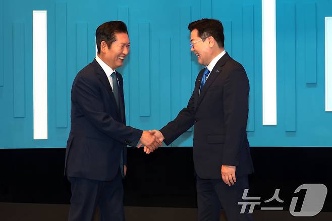 정청래(왼쪽), 박찬대 더불어민주당 당대표 후보. ⓒ News1 국회사진기자단