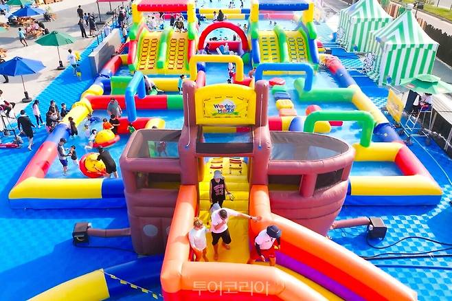 레고랜드가 시원한 물놀이로 무더위를 잊게 할 여름 시즌 어트랙션 '워터메이즈'를 오픈한다./사진-레고랜드