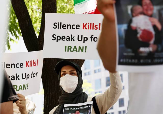 미국이 군사력을 활용해 이란의 핵 시설을 직접 타격한 지난달 22일, 서울 종로구 SK서린빌딩 인근에서 재한이란인들을 비롯한 참석자들이 이란-이스라엘 휴전을 촉구하는 집회를 열고 있다. 연합뉴스.